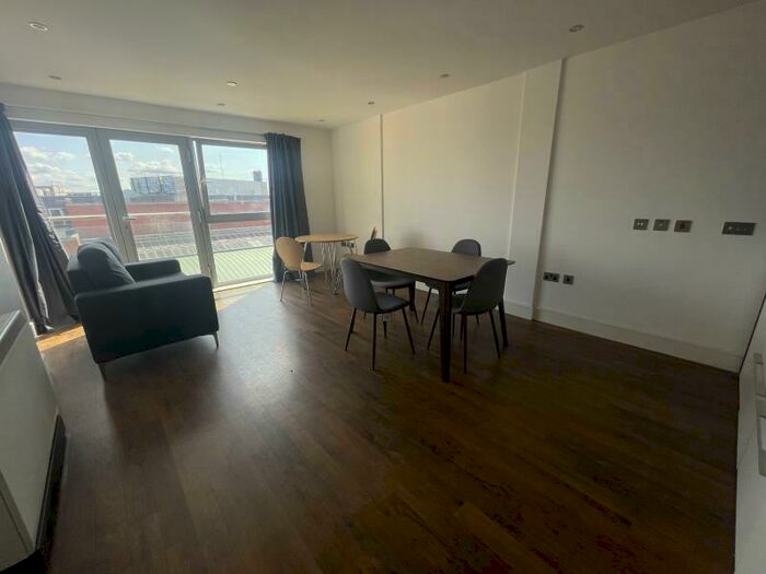 2 Bedroom Apartment To Rent In Hanley House, Nottingham, NG1