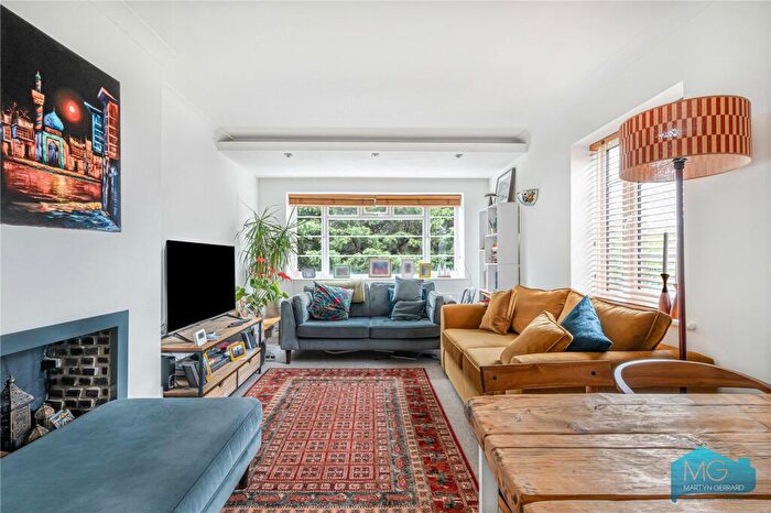 2 Bedroom Apartment For Sale In Monarch Court, Lyttelton Road, London, N2