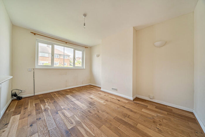 2 Bedroom Flat To Rent In Blythe Close, London, SE6