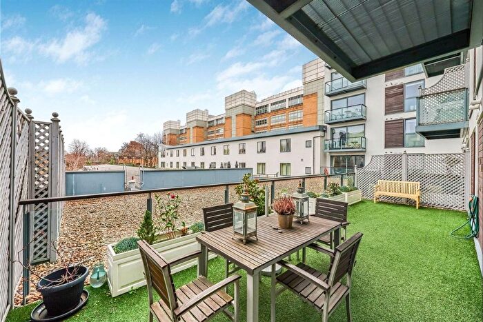 2 Bedroom Flat To Rent In Fulham Road, London, SW10