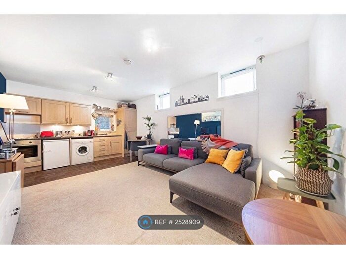 1 Bedroom Flat To Rent In Old Station Way, London, SW4
