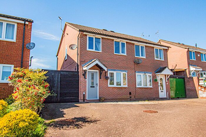 2 Bedroom Semi Detached House For Sale In Drayton Place, Irthlingborough, NN9
