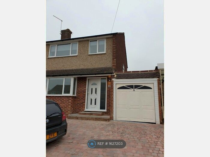 3 Bedroom End Of Terrace House To Rent In Orange Tree Close, Chelmsford, CM2