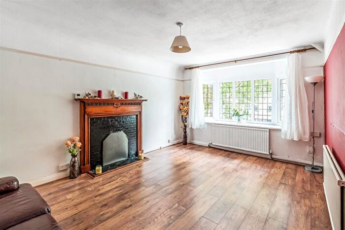1 Bedroom Maisonette For Sale In Westmead Corner, Carshalton, SM5