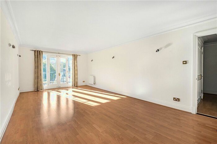 2 Bedroom Flat To Rent In Portland Court, Trinity Street, London, SE1