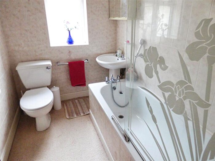 2 Bedroom Bungalow For Sale In Oakgrove Road, Bishopstoke, Eastleigh, SO50