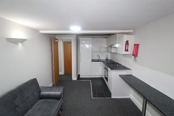 2 Bedroom Flat To Rent In Pen-Y-Wain Road, Cardiff, CF24