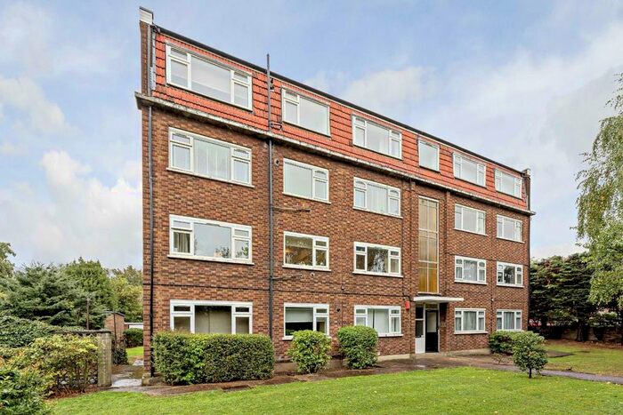 2 Bedroom Flat To Rent In Grove Lane, London, SE5