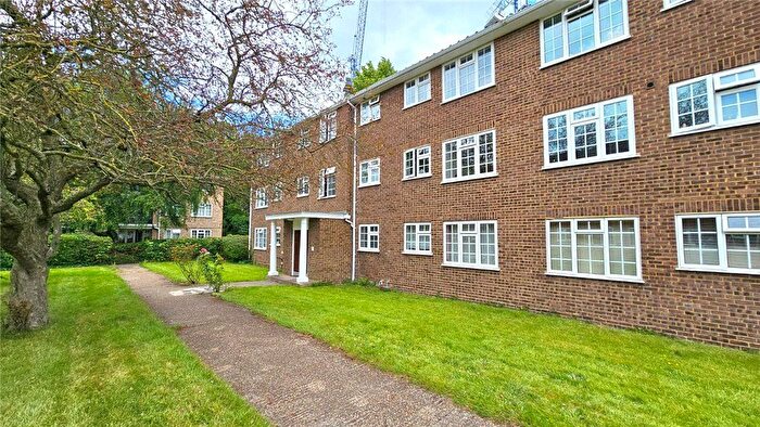 2 Bedroom Flat To Rent In Kingfisher Drive, Staines-Upon-Thames, Surrey, TW18