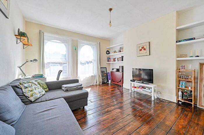 1 Bedroom Flat To Rent In Alfred Road, Poet's Corner, London, W3