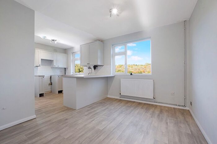 3 Bedroom Semi Detached House For Sale In Roosevelt Avenue, ME5