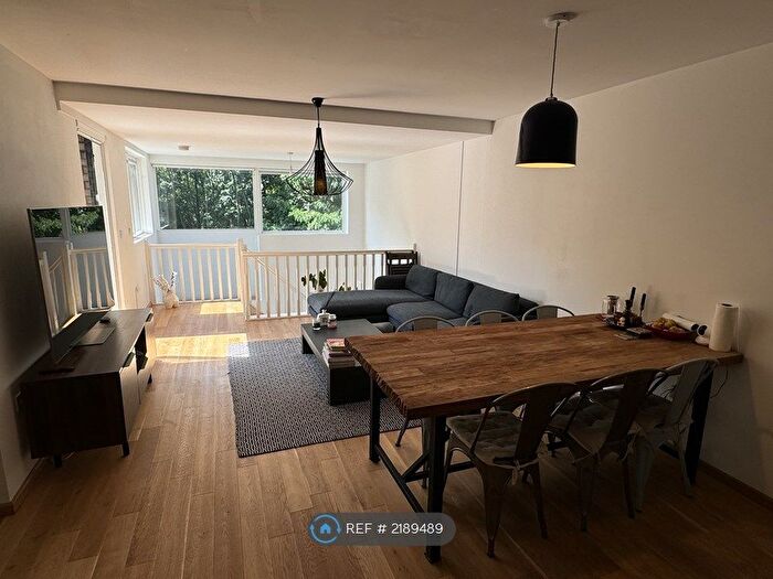 2 Bedroom Flat To Rent In Blondin Way, London, SE16