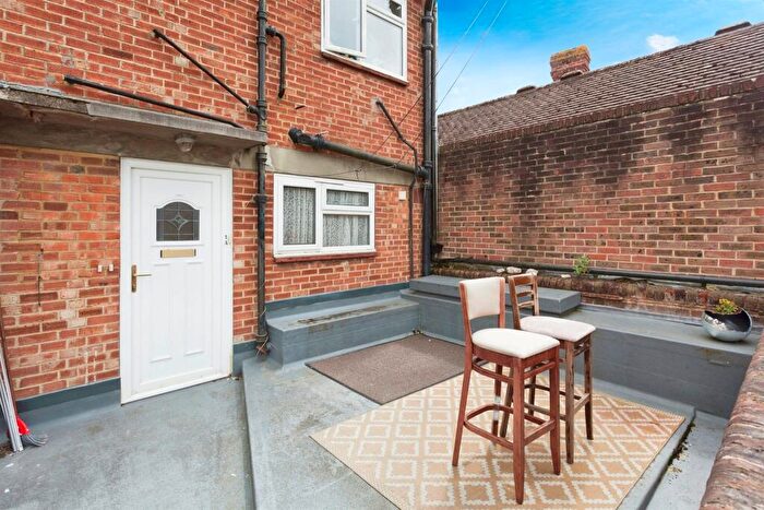 Apartment To Rent In High Street, Crawley, RH10