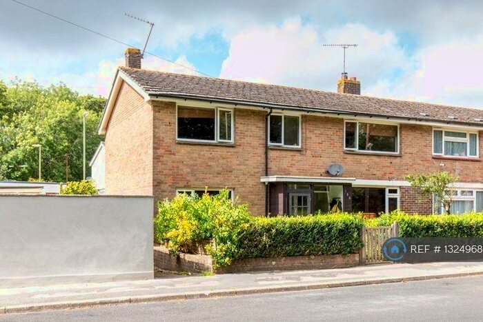 5 Bedroom Semi-Detached House To Rent In Wakefords Way, Havant, PO9