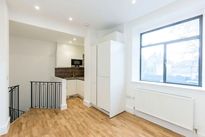 1 Bedroom Flat To Rent In Grove Road, London, N11