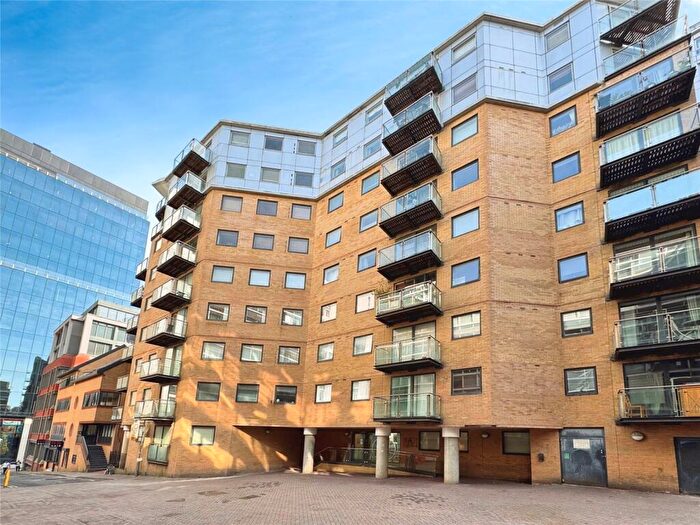 2 Bedroom Apartment For Sale In Merchants Place, Reading, Berkshire, RG1