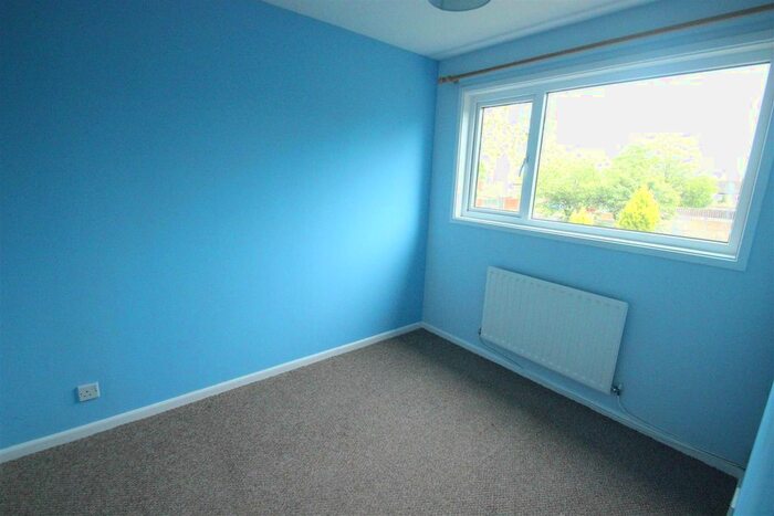 3 Bedroom Semi-Detached House To Rent In Brands Farm Way, Randlay, Telford, TF3