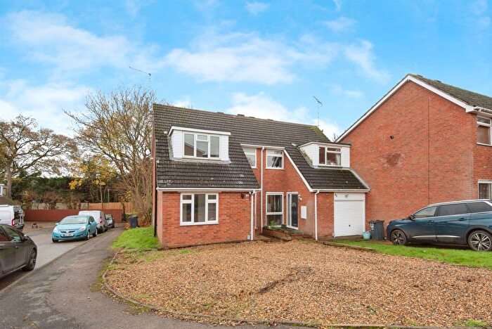 4 Bedroom Semi Detached House For Sale In Woburn Close, Stevenage, SG2