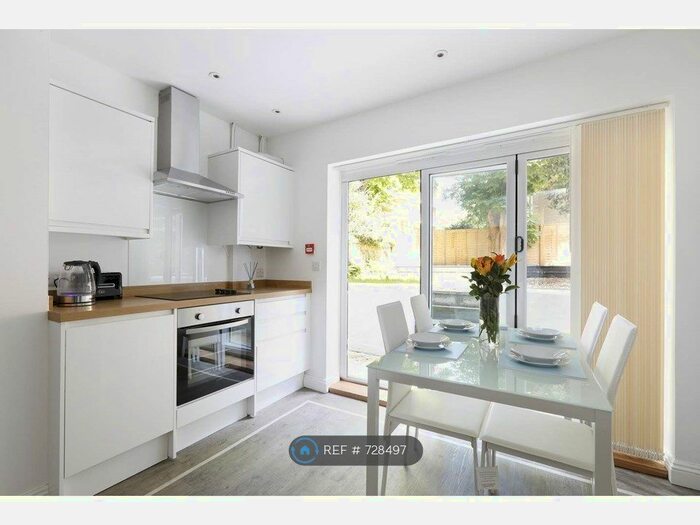 2 Bedroom Flat To Rent In Cromwell Road, Hove, BN3