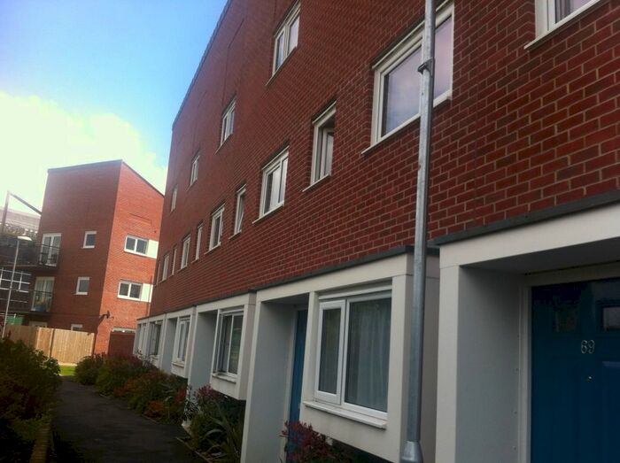 5 Bedroom Terraced House To Rent In Aviation Avenue, Hatfield AL10