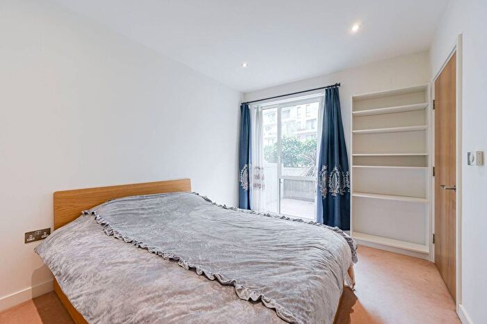 3 Bedroom Flat For Sale In Reminder Lane, Greenwich, London, SE10