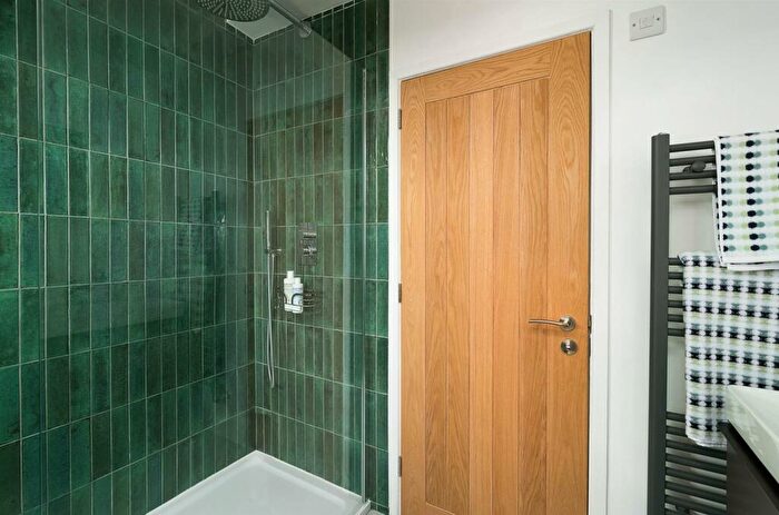 3 Bedroom Terraced House For Sale In Wilson Avenue, Henley-On-Thames, RG9