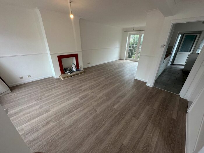 4 Bedroom Semi-Detached House To Rent In Ullswater Close, Hayes, UB4