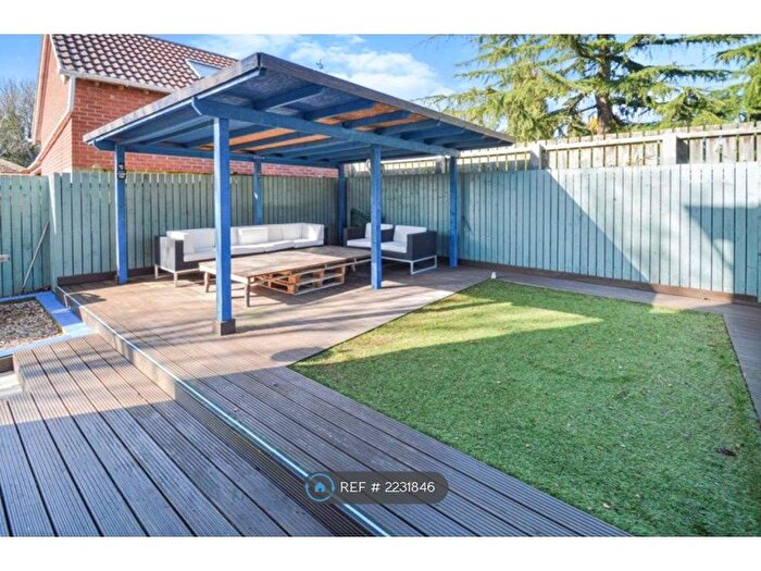 3 Bedroom Semi-Detached House To Rent In Petfield Drive, Anlaby, Hull, HU10