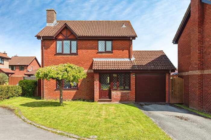 4 Bedroom Detached House For Sale In Foxglove Close, Thornbury, BS35