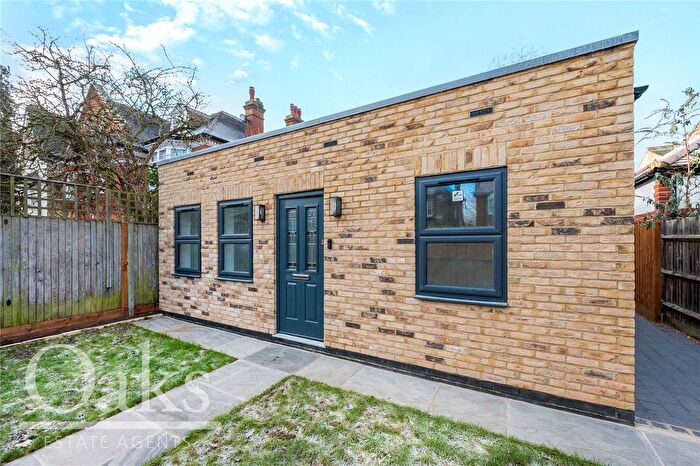 2 Bedroom Detached House For Sale In Thrale Road, Furzedown, SW16