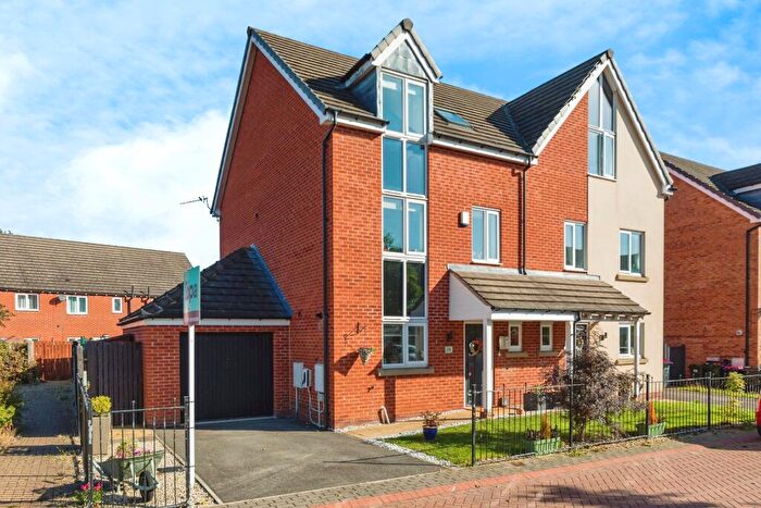 3 Bedroom Semi-Detached House For Sale In Jackdaw Drive, Rotherham, S63