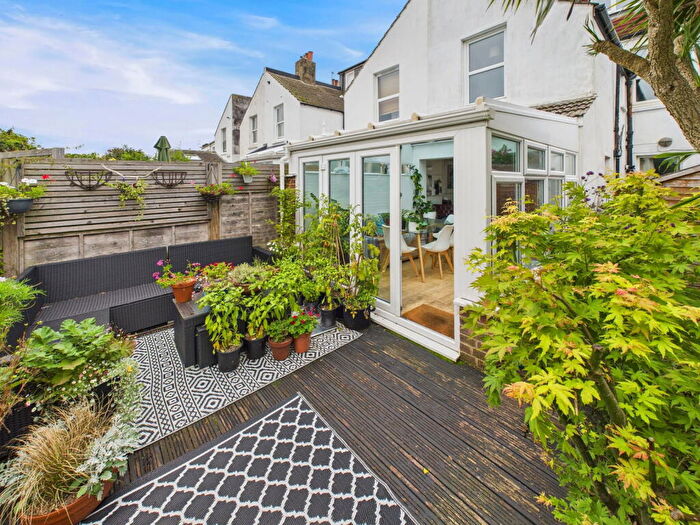 4 Bedroom End Of Terrace House For Sale In Victoria Road, Shoreham By Sea, BN43