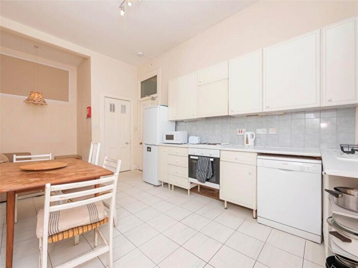 4 Bedroom Flat To Rent In Spottiswoode Road, Edinburgh, EH9