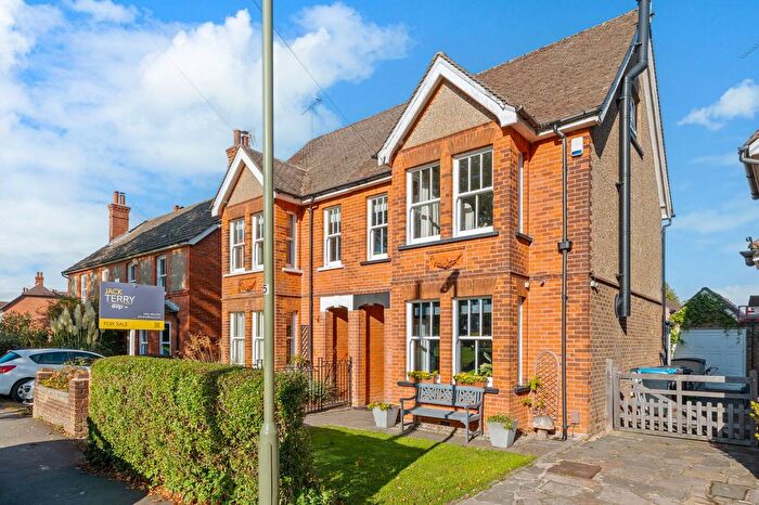 4 Bedroom Semi-detached House For Sale In Leas Road, Warlingham, CR6