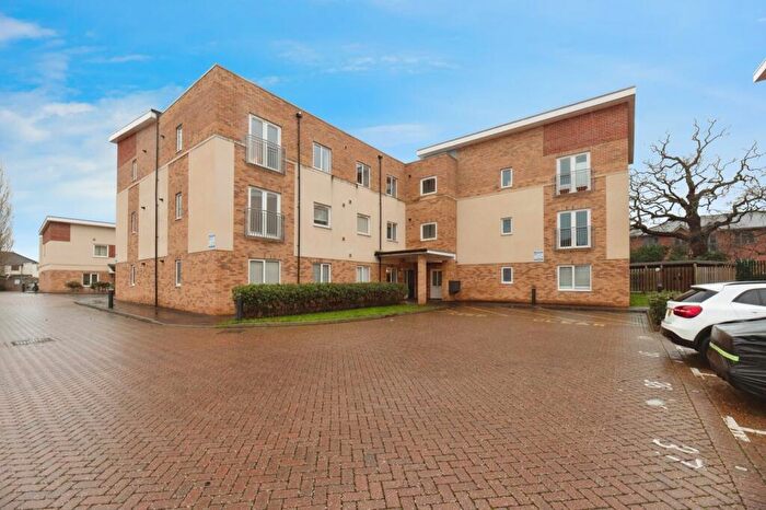 2 Bedroom Flat For Sale In Thornton Close, Leatherhead, Surrey, KT22