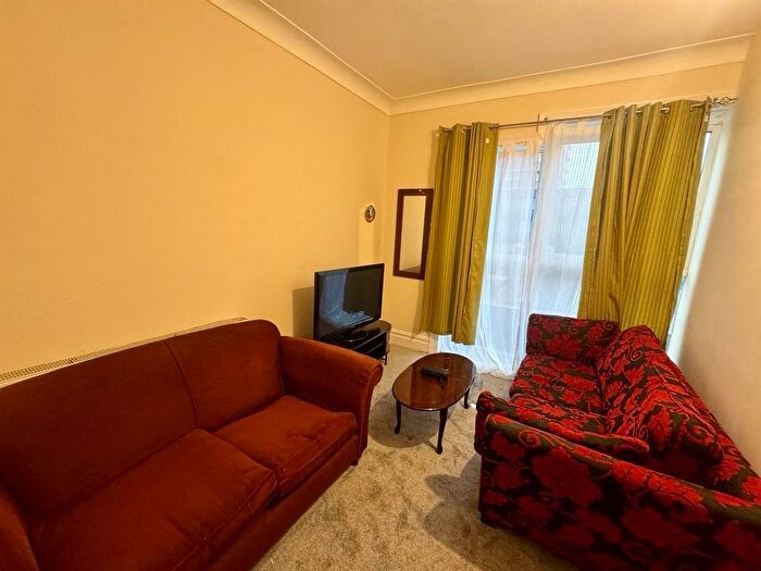 3 Bedroom Flat To Rent In London Road, Croydon, CR0