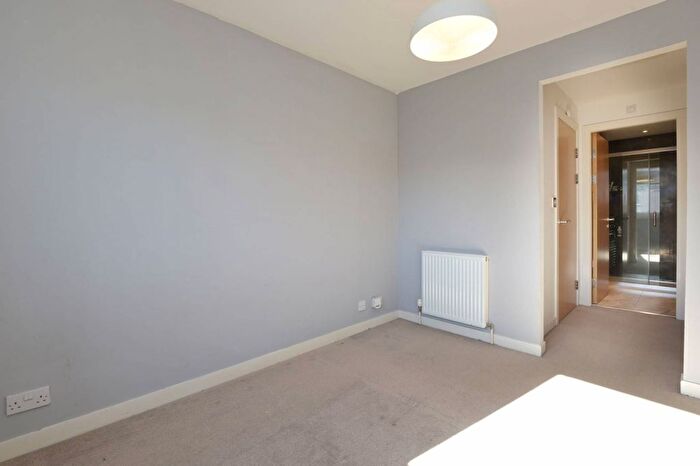 2 Bedroom Flat For Sale In East Pilton Farm Wynd, Edinburgh, EH5