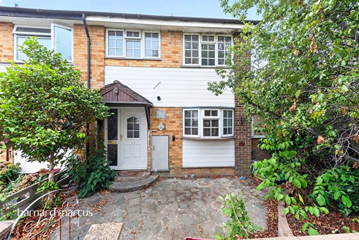2 Bedroom End Of Terrace House For Sale In Bideford Close, Feltham, TW13