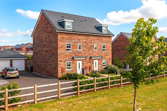 4 Bedroom Semi-Detached House For Sale In Slingsby Drive, Fernwood, NG24