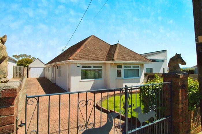 3 Bedroom Detached House For Sale In Clevedon Avenue, Sully, Penarth, CF64