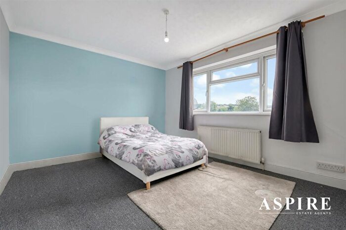 2 Bedroom Flat For Sale In High Road, Benfleet, SS7