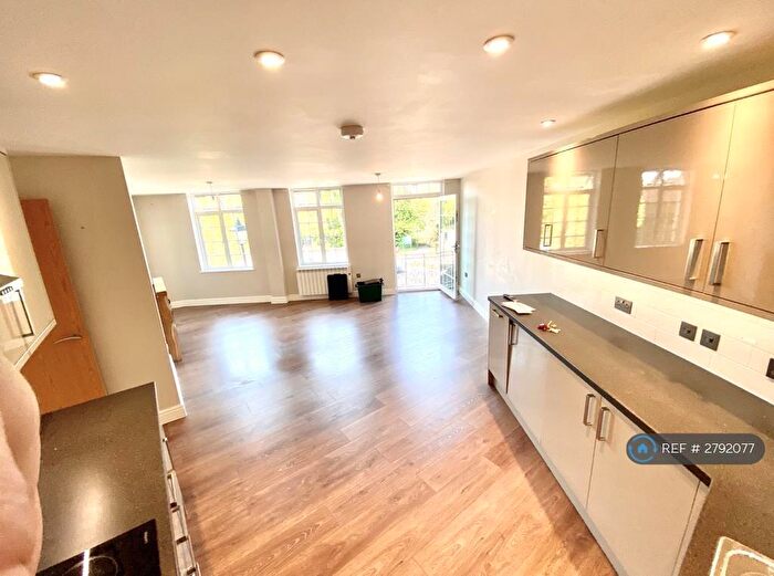 2 Bedroom Flat To Rent In Ewell Road, Cheam, Sutton, SM3