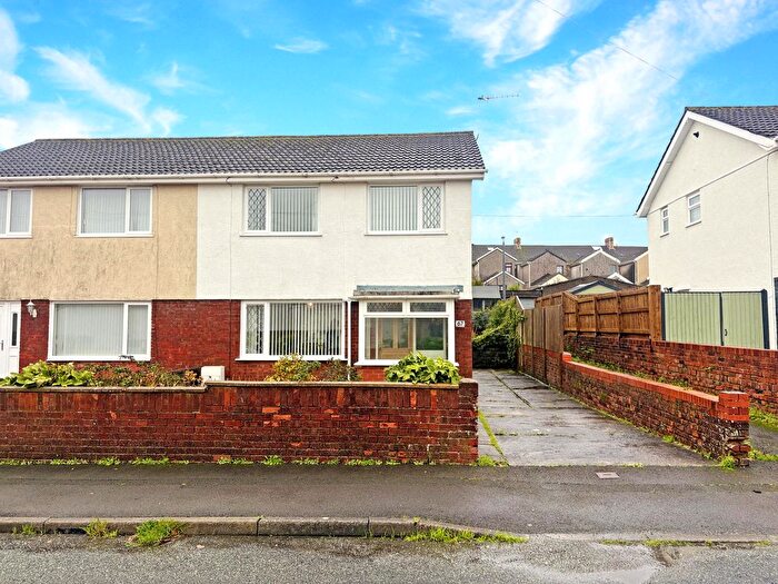 3 Bedroom Semi-Detached House For Sale In Ridgewood Park, Llanelli, SA15