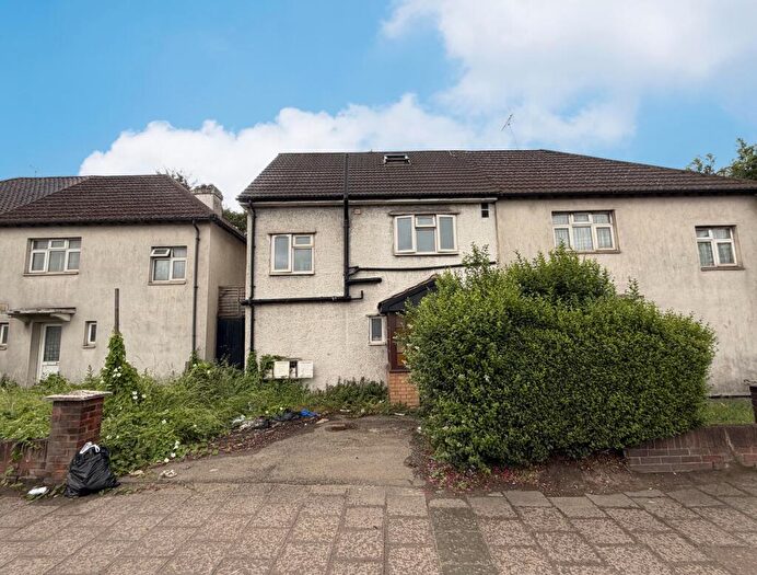 5 Bedroom Semi Detached House For Sale In North Circular Road, Stonebridge Park, London, NW10
