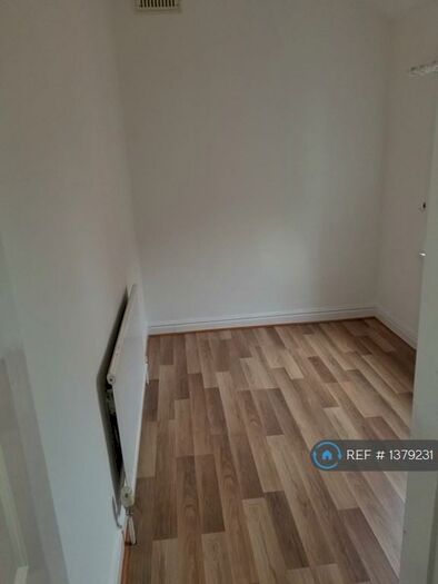 3 Bedroom Terraced House To Rent In Victoria Road, Doncaster, DN12