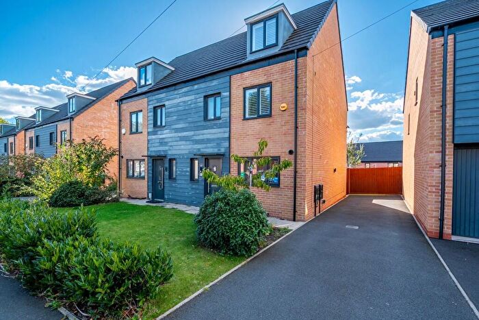 4 Bedroom Semi-Detached House For Sale In Cottesmore Road, Nottingham, NG7
