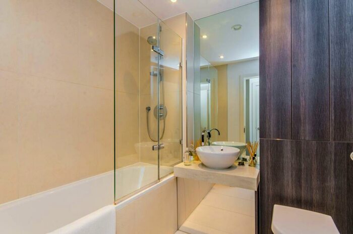 Studio To Rent In Drummond Way, Islington, London, N1