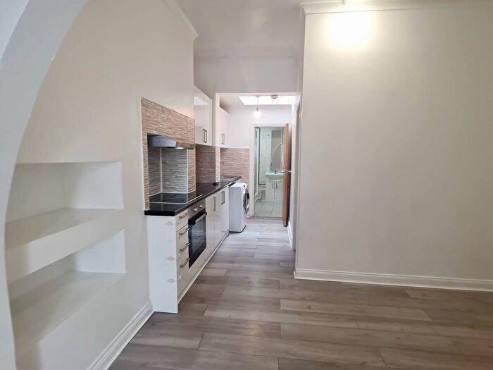 2 Bedroom Flat To Rent In Gordon Road, Wellingborough, NN8