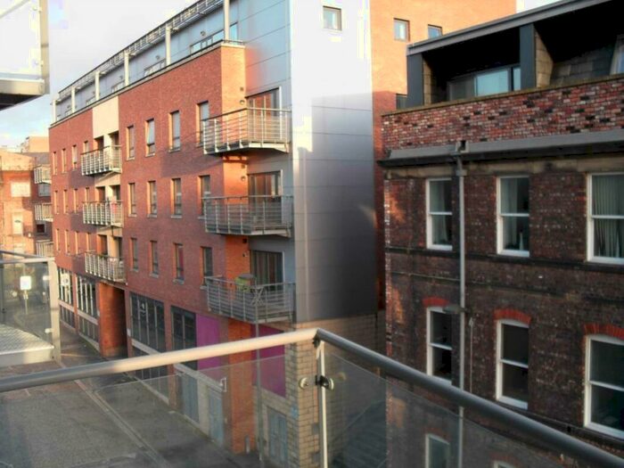 2 Bedroom Apartment To Rent In Bed In Circle Henry Street, Liverpool, L1