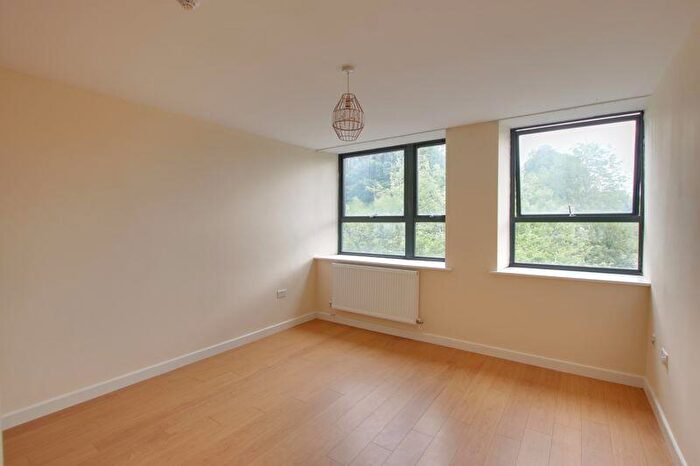 1 Bedroom Flat To Rent In Lower Bristol Road, Bath, BA2
